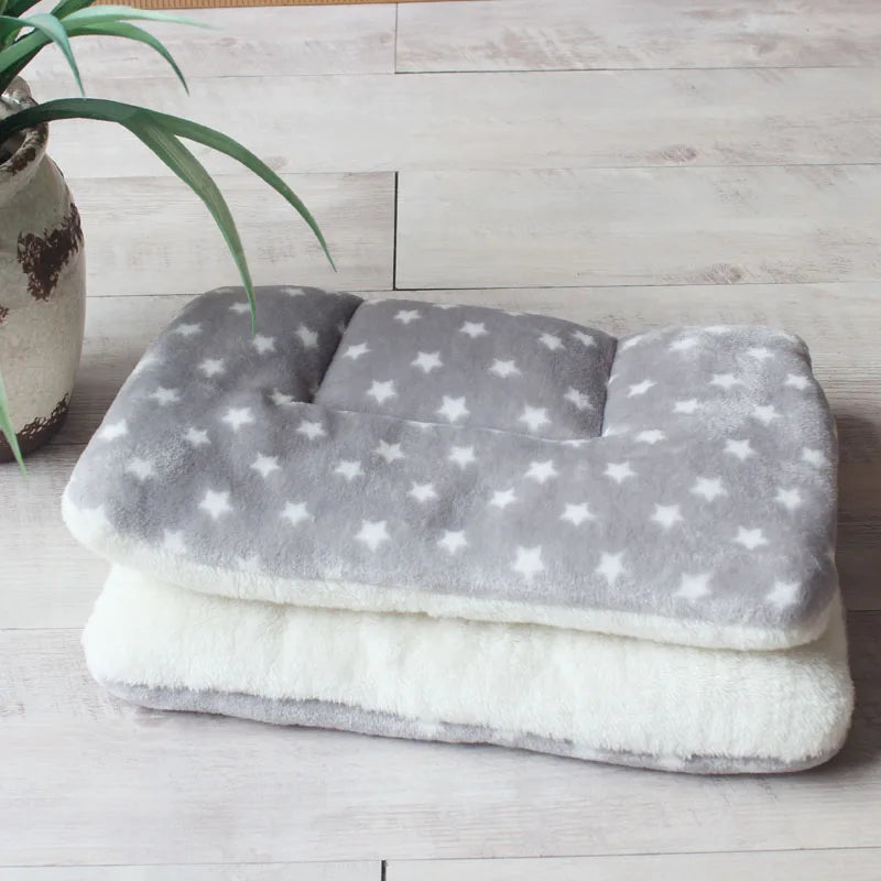 Weiche Fleece-Hundedecke mit Muster – 15 Designs, 6 Größen XS–XXL, für Hunde & Katzen